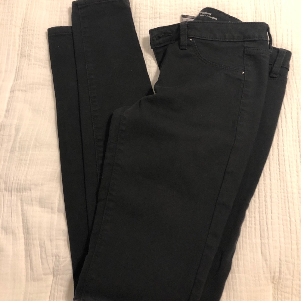 Black jeggings.